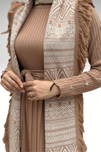 Kolları Metal Zımba Detay Omuz Kısımları Fırfırlı Yarım Boğaz Kendinden Şerit Görünümlü Triko Elbise 22204 Taba - 8