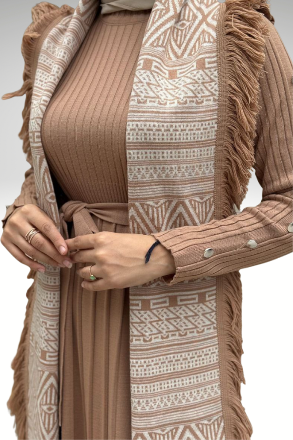 Kolları Metal Zımba Detay Omuz Kısımları Fırfırlı Yarım Boğaz Kendinden Şerit Görünümlü Triko Elbise 22204 Taba - 8