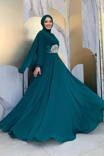 Pelerinli Bel Taş İşleme Detay Şifon Abiye Elbise 5001 Zümrüt - Bym Fashion (1)
