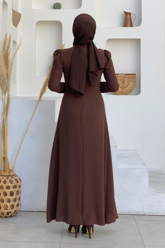 Bel Kısmı Taş İşlemeli Fırfır Görünümlü Elbise 3894 Kahverengi - Bym Fashion (1)