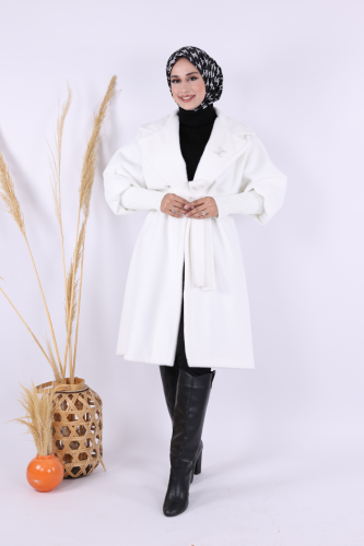 Bel Kuşaklı Yaka Taş Broş Detaylı Kaban 7874 Ekru - Bym Fashion