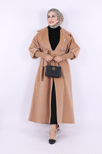 Bel Kuşaklı Yaka Taş Broş Detaylı Uzun Kaban 7923 Vizon - Bym Fashion