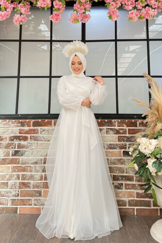 فستان سهرة بتفاصيل شريطية على الكتف وربطة خصر من التول 3964 إكرو - Bym Fashion (1)