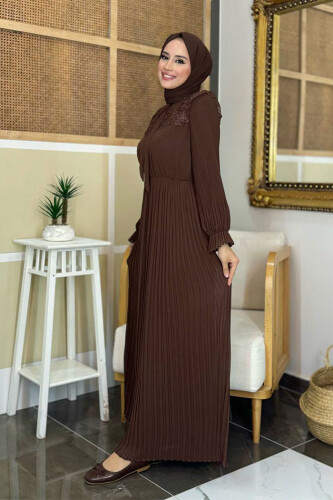 Piliseli Omuz Kısmı Dantel Görünümlü Yaka Detay Elbise 3726 Kahverengi - 3